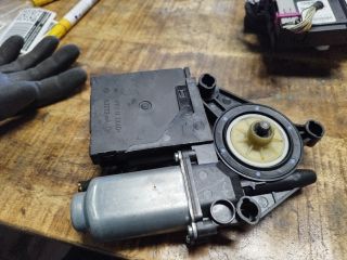 bontott VW TOURAN Bal első Ablakemelő Motor