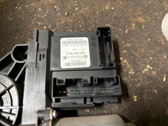 bontott VW TOURAN Bal első Ablakemelő Motor