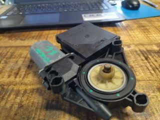 bontott VW TOURAN Bal első Ablakemelő Motor