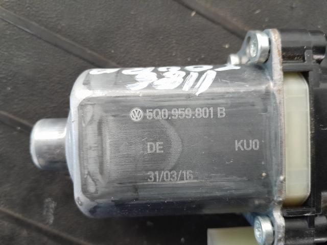 bontott VW TOURAN Bal első Ablakemelő Motor