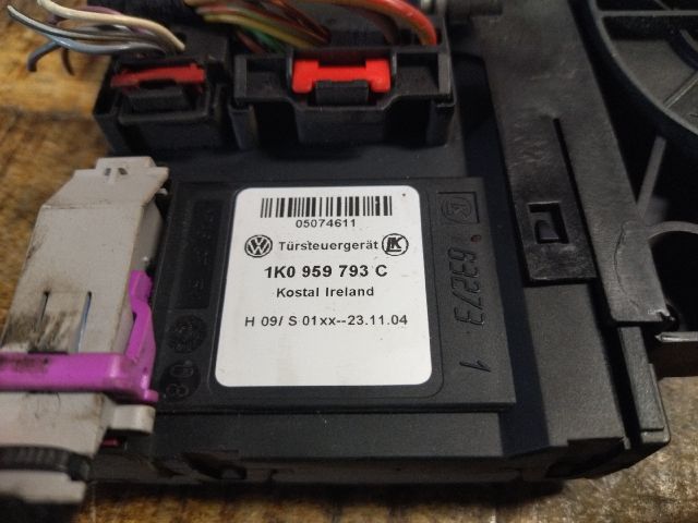 bontott VW TOURAN Bal első Ablakemelő Motor