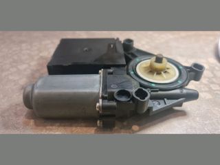 bontott VW TOURAN Bal első Ablakemelő Motor