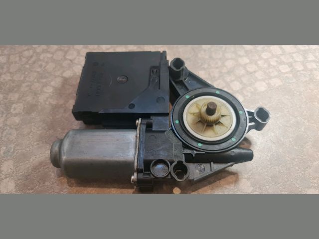bontott VW TOURAN Bal első Ablakemelő Motor