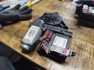 bontott VW TOURAN Bal első Ablakemelő Motor