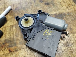 bontott VW TOURAN Bal első Ablakemelő Motor