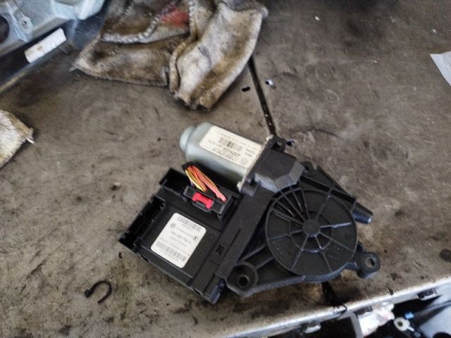 bontott VW TOURAN Bal első Ablakemelő Motor