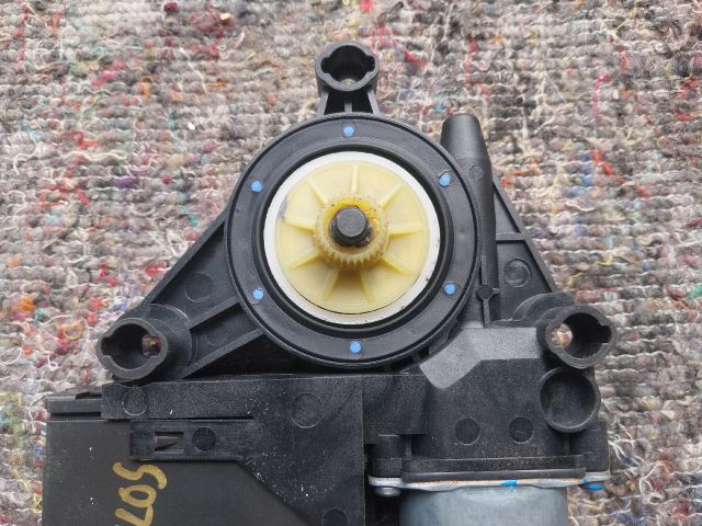 bontott VW TOURAN Bal első Ablakemelő Motor