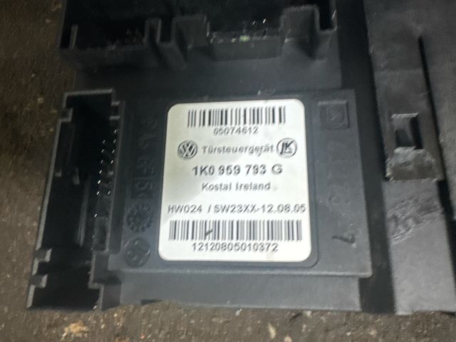 bontott VW TOURAN Bal első Ablakemelő Motor