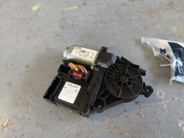 bontott VW TOURAN Bal első Ablakemelő Motor