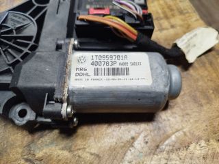 bontott VW TOURAN Bal első Ablakemelő Motor