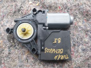 bontott VW TOURAN Bal első Ablakemelő Motor