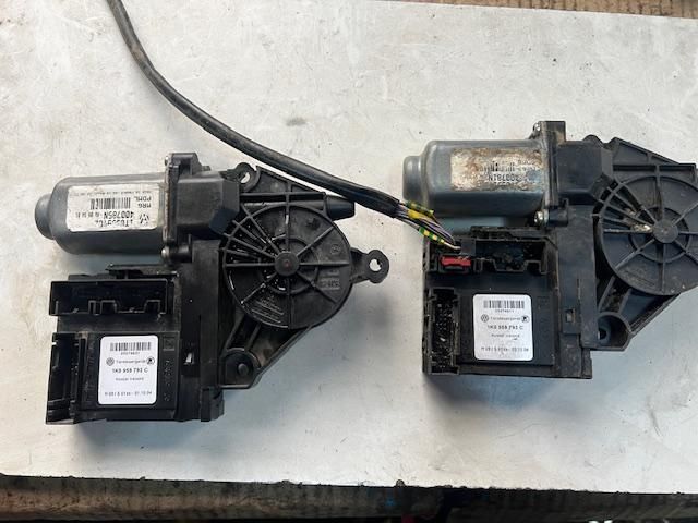 bontott VW TOURAN Bal első Ablakemelő Motor