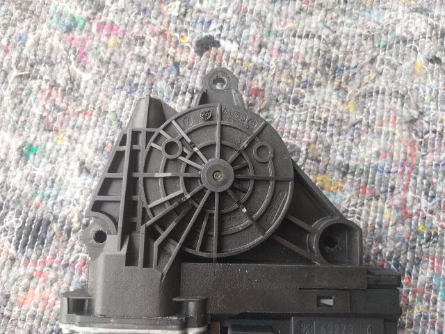 bontott VW TOURAN Bal első Ablakemelő Motor