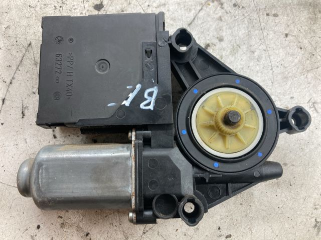 bontott VW TOURAN Bal első Ablakemelő Motor