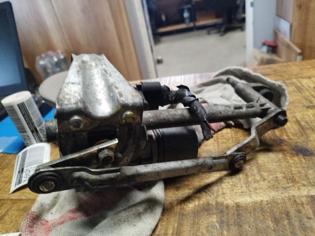 bontott VW TOURAN Bal első Ablaktörlő Motor