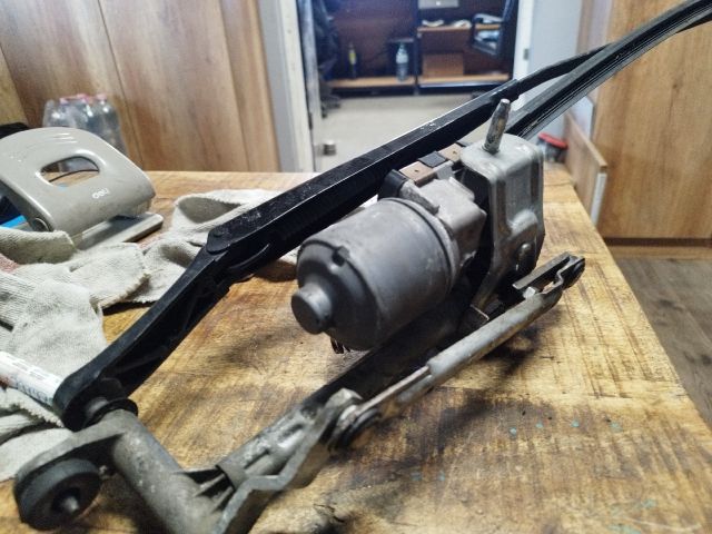 bontott VW TOURAN Bal első Ablaktörlő Motor