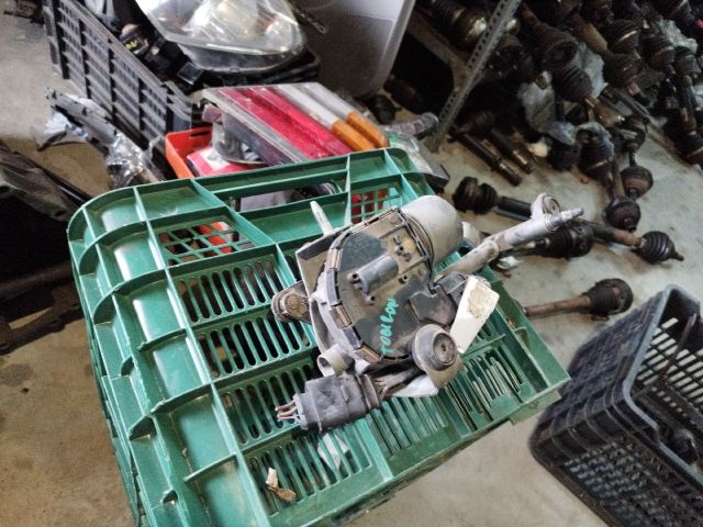 bontott VW TOURAN Bal első Ablaktörlő Motor