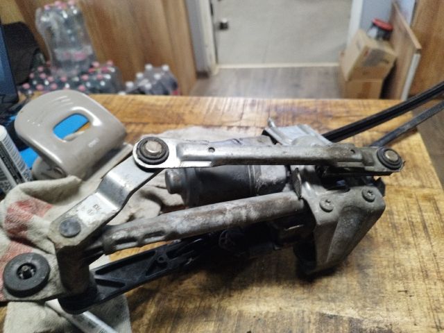 bontott VW TOURAN Bal első Ablaktörlő Motor