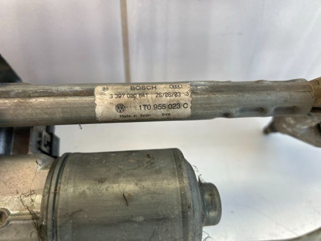 bontott VW TOURAN Bal első Ablaktörlő Motor