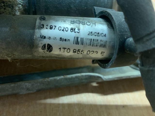 bontott VW TOURAN Bal első Ablaktörlő Motor