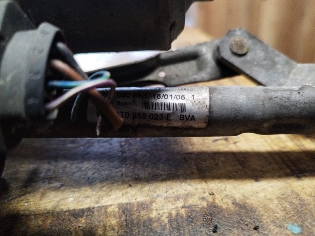 bontott VW TOURAN Bal első Ablaktörlő Motor