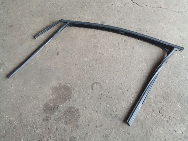 bontott VW TOURAN Bal első Ablakvezető Gumi