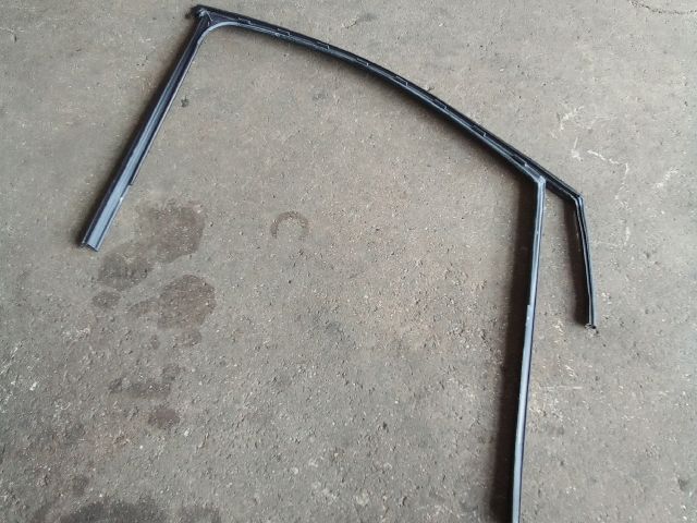 bontott VW TOURAN Bal első Ablakvezető Gumi