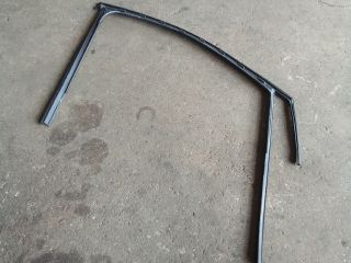 bontott VW TOURAN Bal első Ablakvezető Gumi