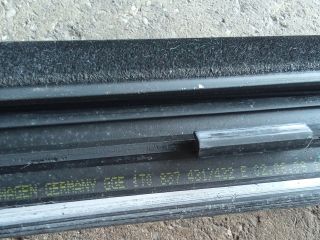 bontott VW TOURAN Bal első Ablakvezető Gumi