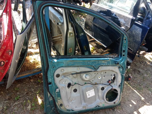 bontott VW TOURAN Bal első Ajtó (Üres lemez)