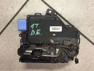 bontott VW TOURAN Bal első Ajtózár