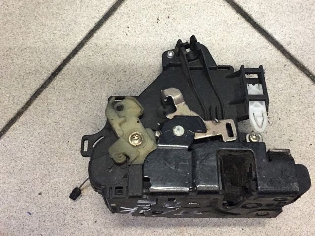 bontott VW TOURAN Bal első Ajtózár