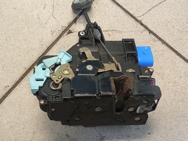 bontott VW TOURAN Bal első Ajtózár