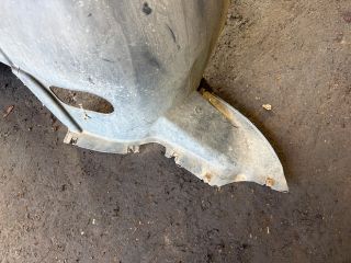 bontott VW TOURAN Bal első Dobbetét (Kerékjárati, Műanyag)