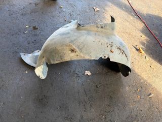 bontott VW TOURAN Bal első Dobbetét (Kerékjárati, Műanyag)