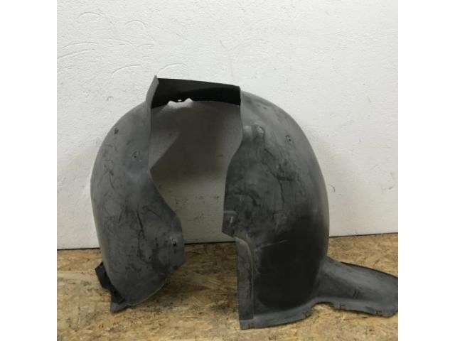 bontott VW TOURAN Bal első Dobbetét (Kerékjárati, Műanyag)