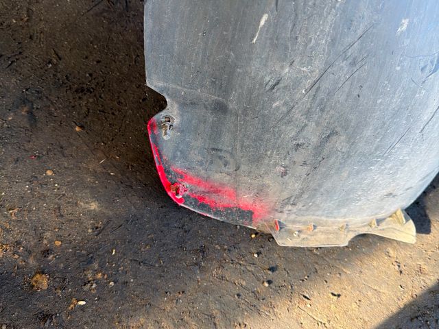 bontott VW TOURAN Bal első Dobbetét (Kerékjárati, Műanyag)