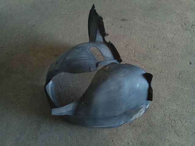 bontott VW TOURAN Bal első Dobbetét (Kerékjárati, Műanyag)