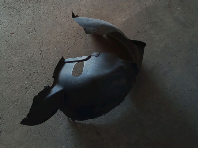 bontott VW TOURAN Bal első Dobbetét (Kerékjárati, Műanyag)