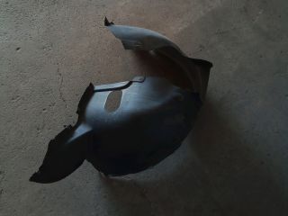 bontott VW TOURAN Bal első Dobbetét (Kerékjárati, Műanyag)