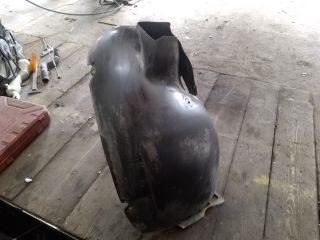 bontott VW TOURAN Bal első Dobbetét (Kerékjárati, Műanyag)