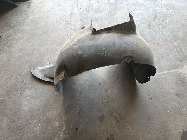 bontott VW TOURAN Bal első Első Dobbetét (Kerékjárati, Műanyag)