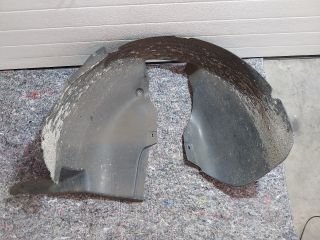 bontott VW TOURAN Bal első Első Dobbetét (Kerékjárati, Műanyag)