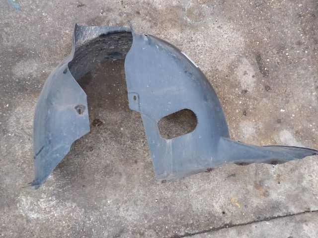 bontott VW TOURAN Bal első Első Dobbetét (Kerékjárati, Műanyag)