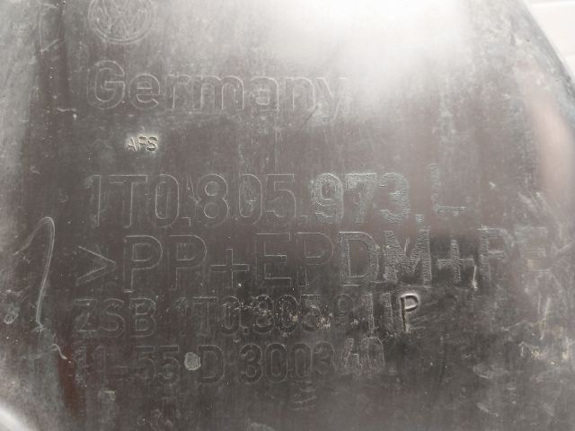 bontott VW TOURAN Bal első Első Dobbetét (Kerékjárati, Műanyag)