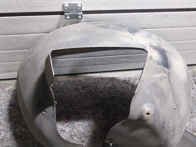 bontott VW TOURAN Bal első Első Dobbetét (Kerékjárati, Műanyag)