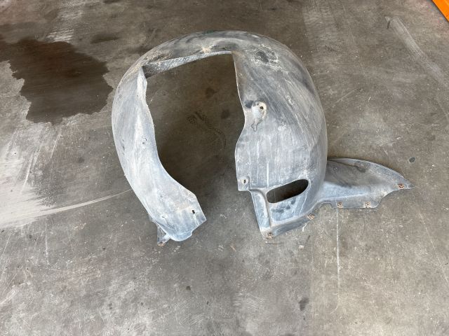 bontott VW TOURAN Bal első Első Dobbetét (Kerékjárati, Műanyag)