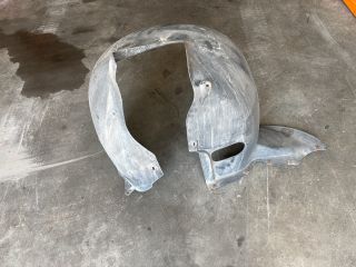 bontott VW TOURAN Bal első Első Dobbetét (Kerékjárati, Műanyag)