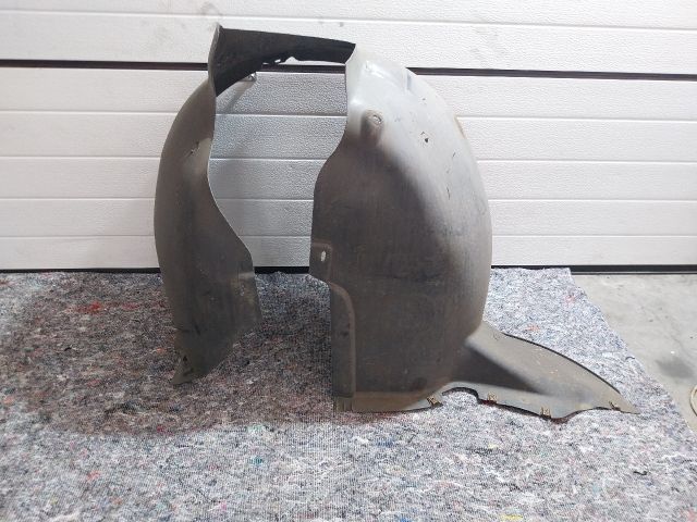 bontott VW TOURAN Bal első Első Dobbetét (Kerékjárati, Műanyag)