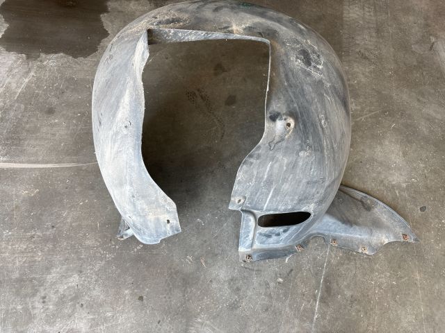 bontott VW TOURAN Bal első Első Dobbetét (Kerékjárati, Műanyag)